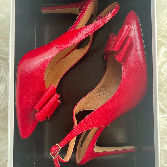 Pinup girl style sling back heels with bow toe. - Picture 9 of 9